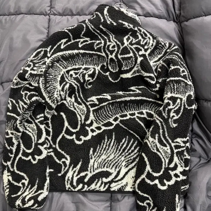 [SOLD OUT] 스투시 드래곤 쉐르파 블랙 M