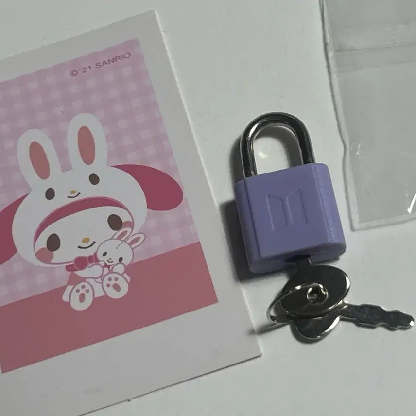 [BUNJANG] BTS Logo Mini Padlock &amp; Key Set / 방탄소년단 BTS 로고 미니 자물쇠 + 열쇠 세트