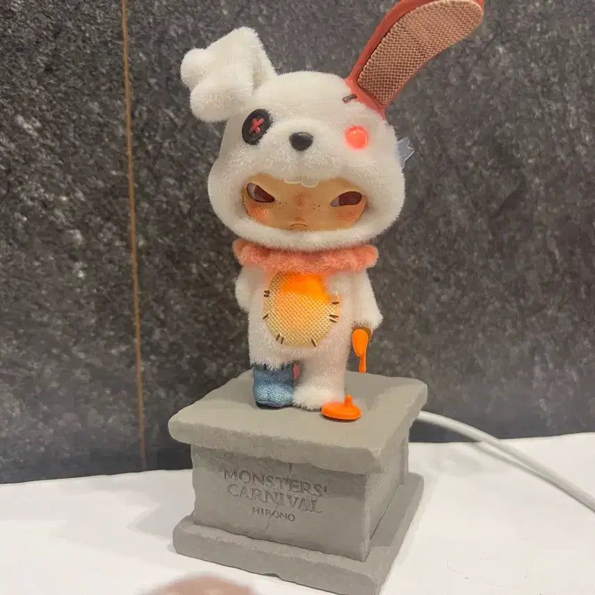 [BUNJANG] Pop Mart Hirono Killer Bunny with Stand / 팝마트 히로노 킬러버니 + 받침