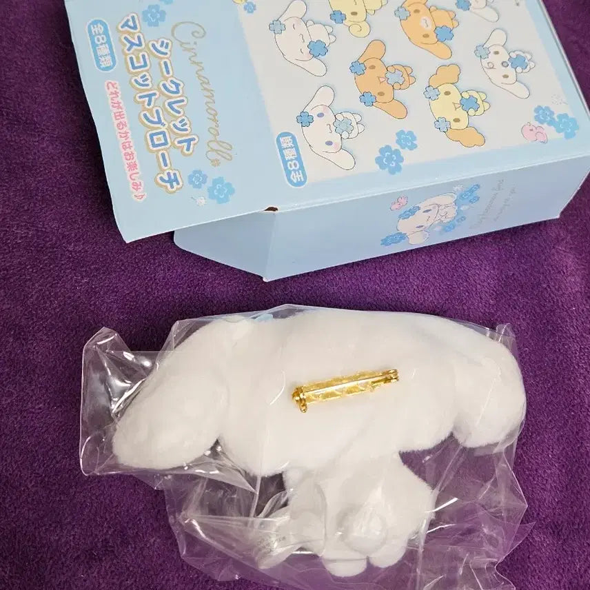 [BUNJANG] Sanrio Cinnamoroll Secret Mascot Brooch Milk Water Clover Doll Badge (Sealed) / 미개봉 산리오 시나모롤 시크릿 마스코트 브로치 밀크 물빛클로버 인형뱃지