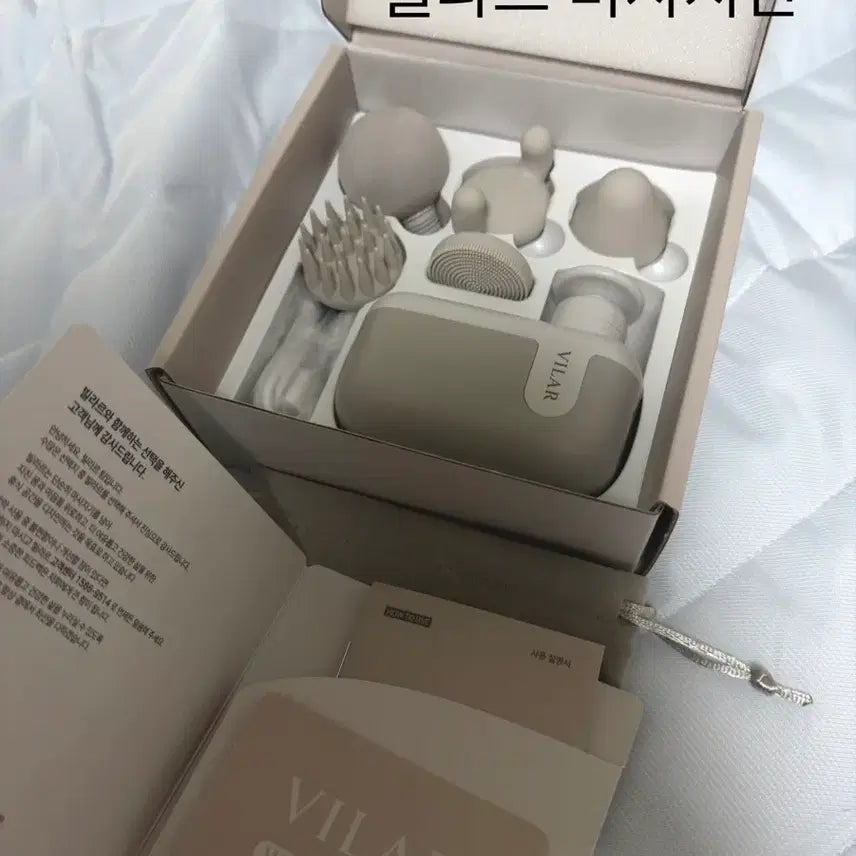 [BUNJANG] Banila Co. Cushion &amp; Rom&amp;nd Palette Makeup Bundle with Free Massage Gun / 새상품 쿠션 립 외 화장품 + 서비스 마사지건