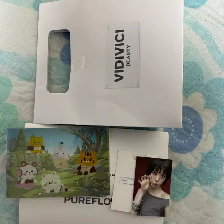 [BUNJANG] LE SSERAFIM Sakura Boom Pampala Photocard, Slogan, Sticker, and Videovici Set / 르세라핌 사쿠라 붐팔라 공방포카+슬로건+스티커+비디비치