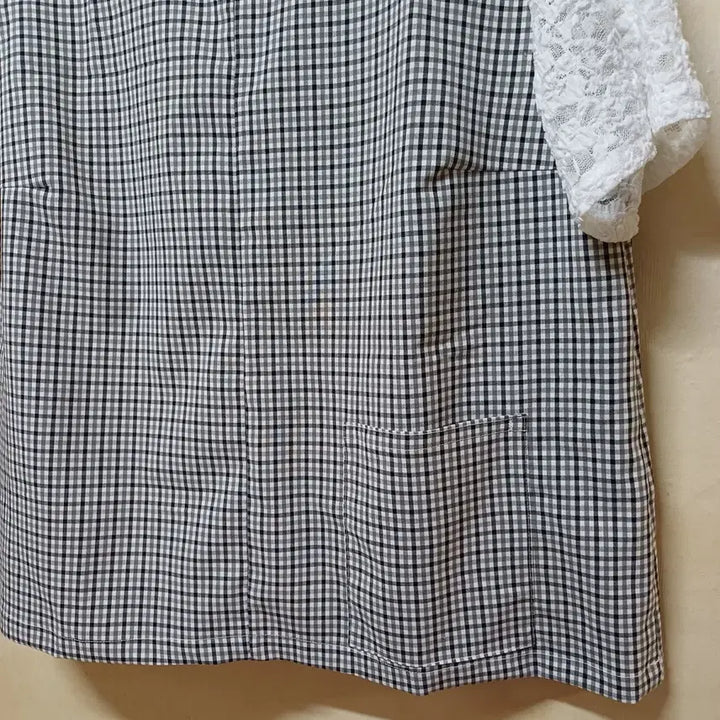 [BUNJANG] Checkered Blouse with Lace Sleeves / 새상품 체크 블라우스