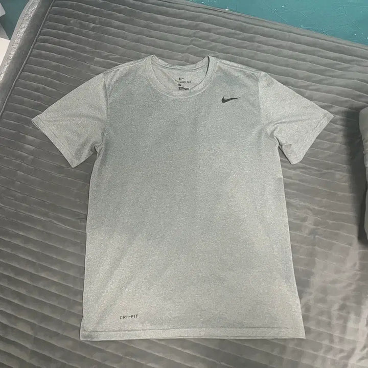 [BUNJANG] Nike Dri-FIT Legend 2.0 Grey T-Shirt (M) / 나이키 드라이핏 레전드2.0 그레이 M
