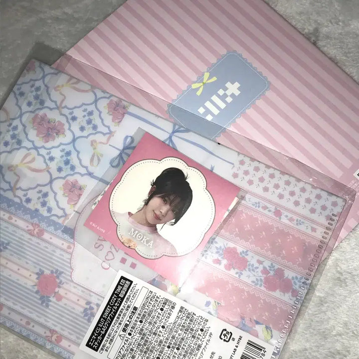[BUNJANG] ILLIT Moka Japan Kuji File &amp; Notebook Bundle Set / 아일릿 모카 일본 쿠지 파일,노트
