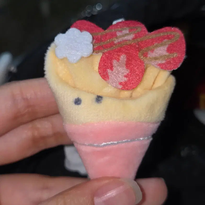 [BUNJANG] Strawberry Fair Strawberry Crepe Keychain Doll / 중얼거린 눈동자의 딸기 페어 딸기 크레페 키링 인형