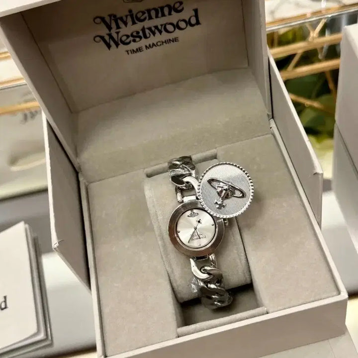 [BUNJANG] Vivienne Westwood Saturn Logo Clamshell Watch DWVV323WSSL / 비비안 웨스트우드  뚜껑있는시계 DWVV323WSSL 새턴로고