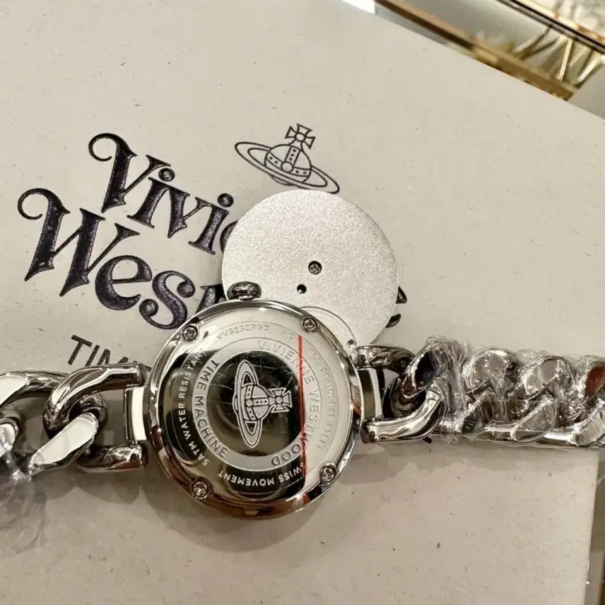 [BUNJANG] Vivienne Westwood Saturn Logo Clamshell Watch DWVV323WSSL / 비비안 웨스트우드  뚜껑있는시계 DWVV323WSSL 새턴로고
