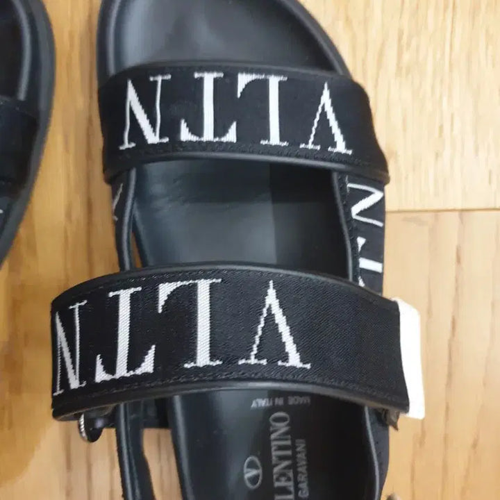 [BUNJANG] Valentino Sandals / 발렌티노 샌들