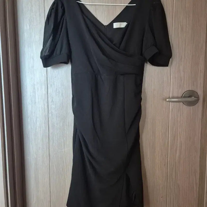 [BUNJANG] Black Ruched Puff Sleeve Midi Dress / 블랙 셔링 미디 원피스 퍼프소매
