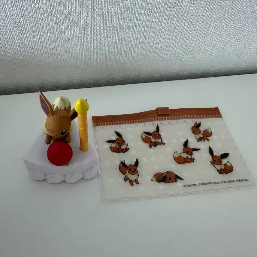 [BUNJANG] Eevee Pouch &amp; Cake Figure Bundle Set / 이브이 파우치, 이브이 케이크 피규어 일괄