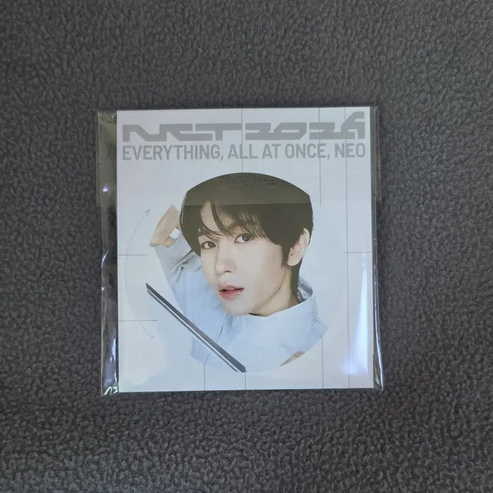 [BUNJANG] NCT 10th Anniversary Neo Ground Entry Badge Riyu / 엔시티 10주년 팝업 네오 그라운드 입장 뱃지 료