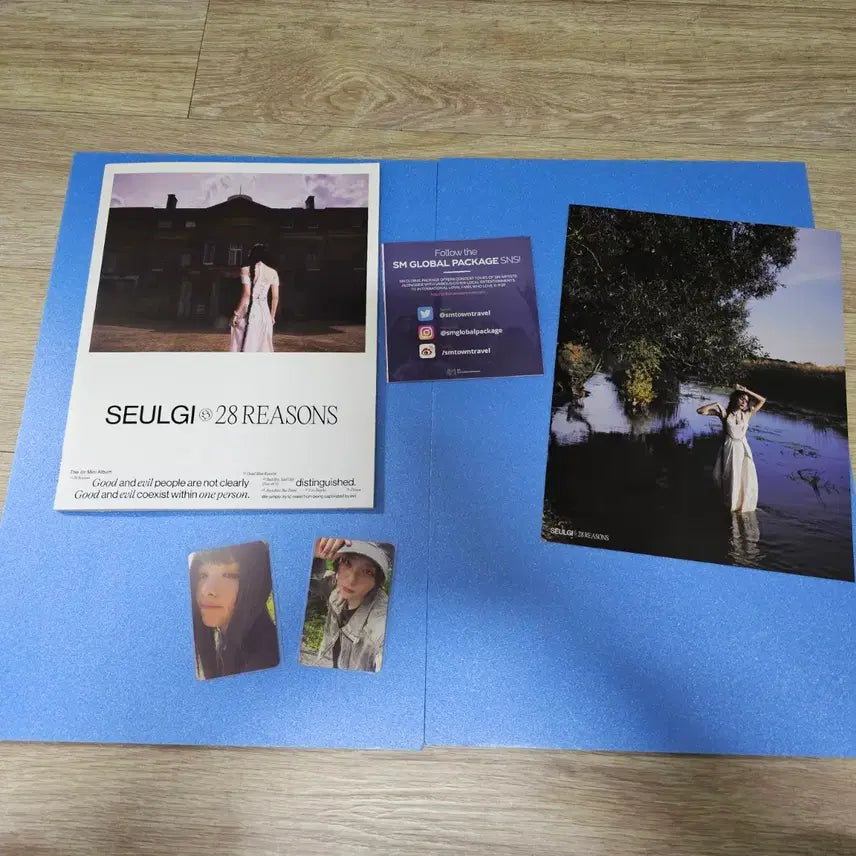 [BUNJANG] Red Velvet Seulgi "2uality" Photobook Album Bundle Set with 2 Posters / (무료배송) 레드벨벳 슬기 투에리 포토북 앨범 + 포스터 2종 일괄