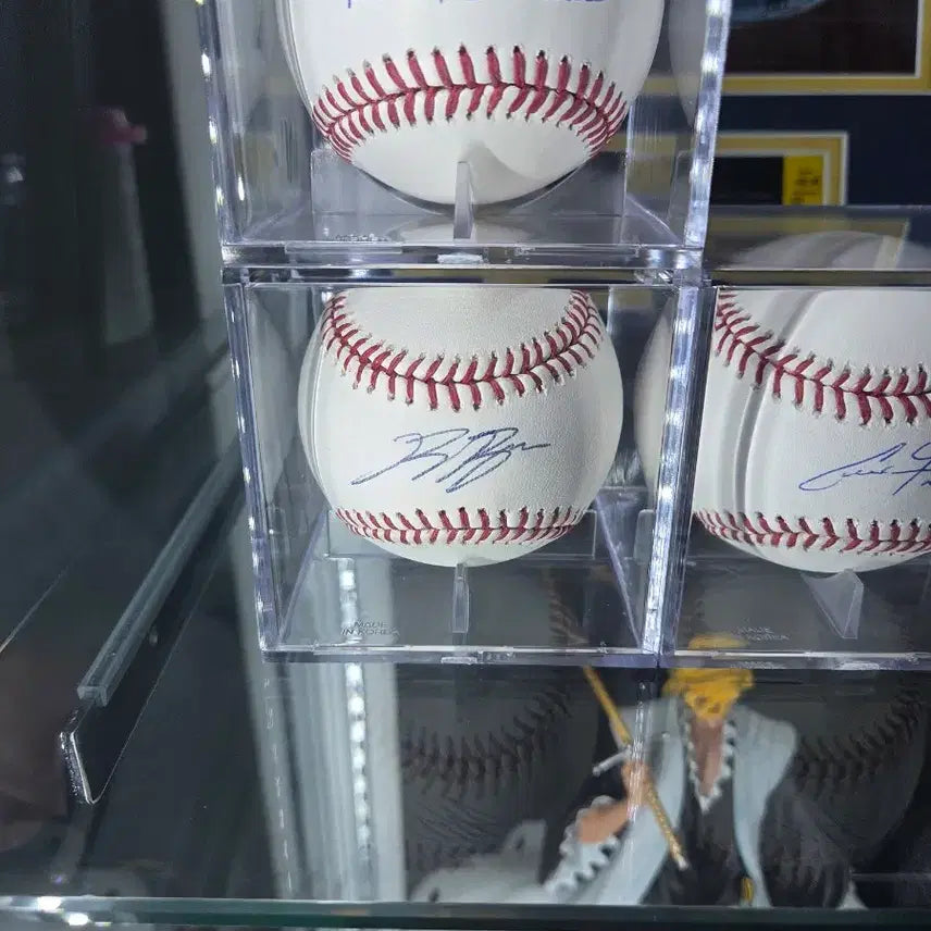 [BUNJANG] Ryan Braun Autographed Baseball + Topps Card Set (2011 NL MVP) / MLB 라이언 브론 친필 사인볼 + Topps 카드 세트