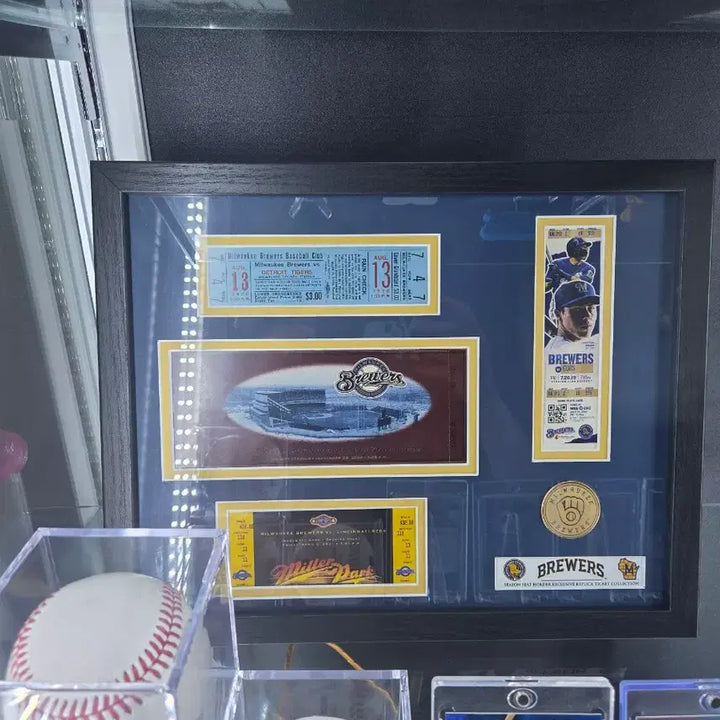 [BUNJANG] Highland Mint MLB Milwaukee Brewers Replica Season Ticket Coin Frame / 하이랜드 민트 MLB 밀워키 브루어스 액자