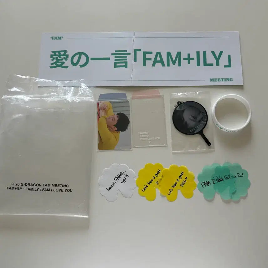 [BUNJANG] BIGBANG G-Dragon Yokohama Fan Meeting Goods Bundle Set / 지디 요코하마 팬미팅 굿즈 일본(포카, 우치와 키링, 슬로건, 컨페티 등