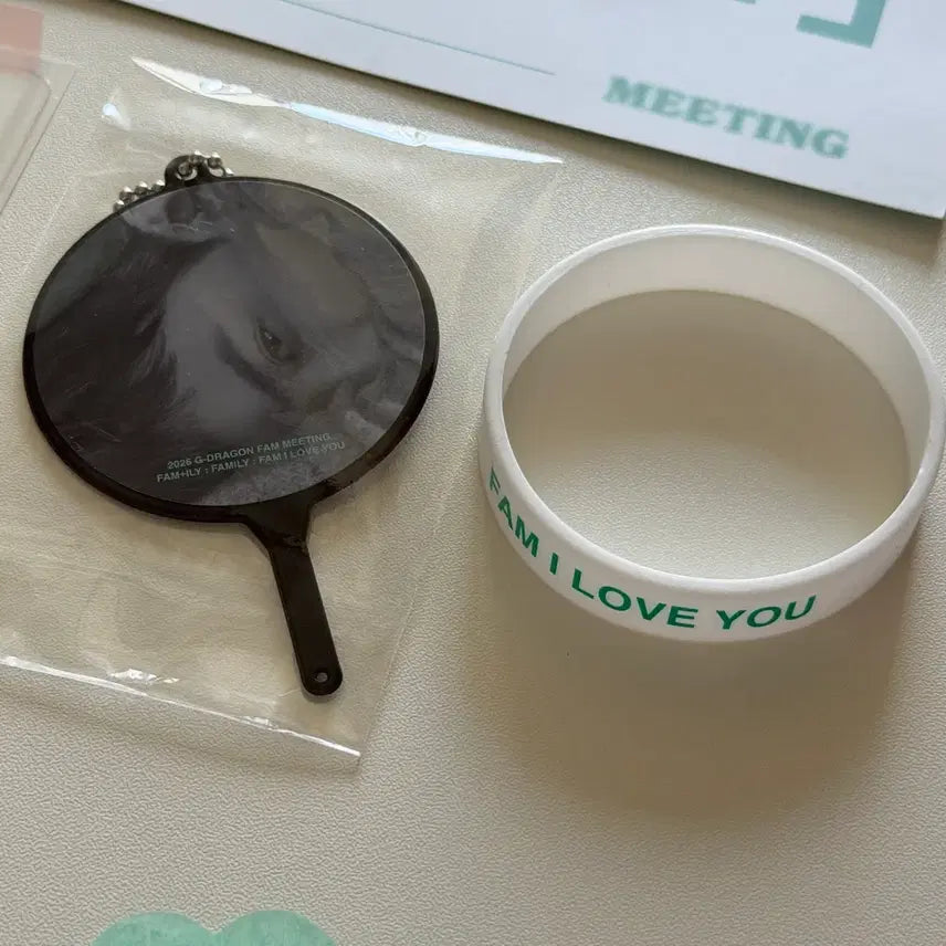 [BUNJANG] BIGBANG G-Dragon Yokohama Fan Meeting Goods Bundle Set / 지디 요코하마 팬미팅 굿즈 일본(포카, 우치와 키링, 슬로건, 컨페티 등