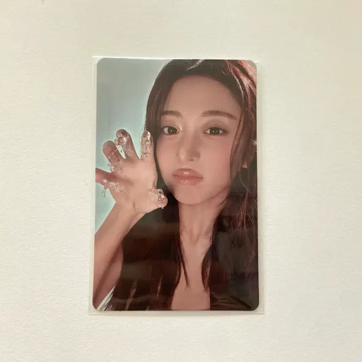 [BUNJANG] LE SSERAFIM Momstouch Boomfalla Heo Yun Jin Photocard (Unsealed) / 르세라핌 맘스터치 붐팔라 허윤진 포카 미개봉