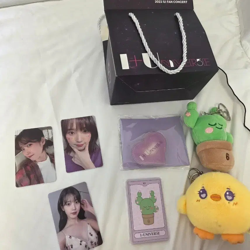 [BUNJANG] IU Fan Concert Universe Official Goods Photocard Set / 아이유 iu 팬콘 팬콘서트 유니버스 역조공 다육이 굿즈