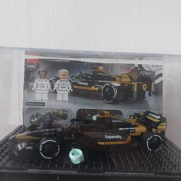 [BUNJANG] LEGO Speed Champions 77252 F1 Movie Formula Car Display Set / 레고 스피드챔피언 포뮬러 77252 F1무비 완성품+장식장