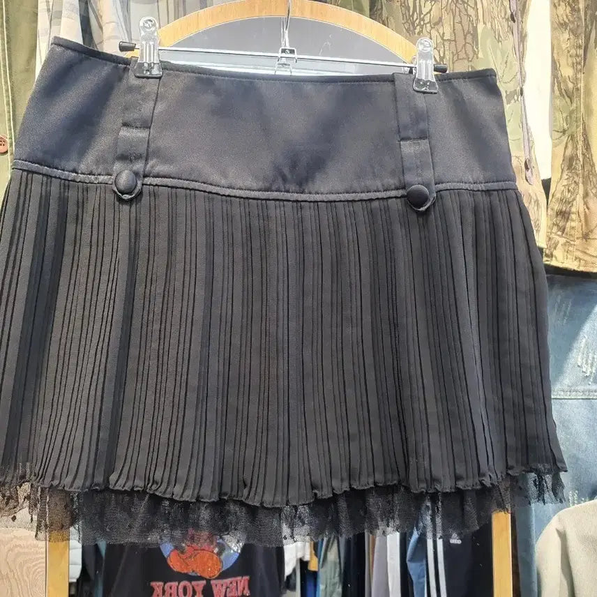 [BUNJANG] EGOIST Satin Color-Block Pleated Lace Mini Skirt (Black) / [정품] 에고이스트 새틴 배색 플리츠 레이스 미니스커트 (블랙)