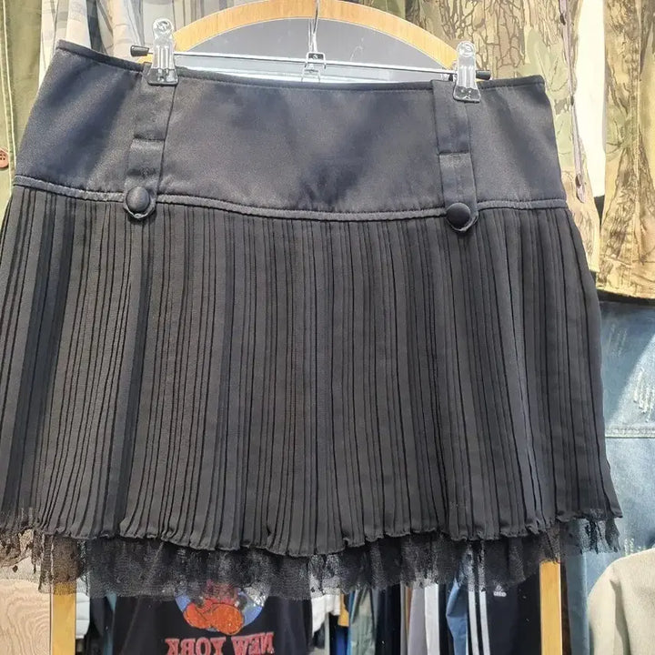 [BUNJANG] EGOIST Satin Color-Block Pleated Lace Mini Skirt (Black) / [정품] 에고이스트 새틴 배색 플리츠 레이스 미니스커트 (블랙)
