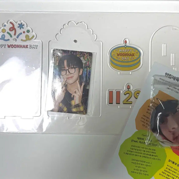 [BUNJANG] BOYNEXTDOOR UK Hwa Birthday Photocard Stand Set / 보넥도 보이넥스트도어 운학 생일 포카 스탠드 세트