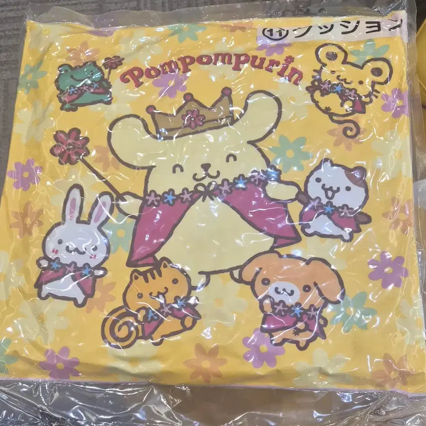 [BUNJANG] Sanrio Pompompurin 30th Anniversary Lucky Draw Cushion (Sealed) / 산리오 폼폼푸린 30th 30주년 쿠지 쿠션 미개봉