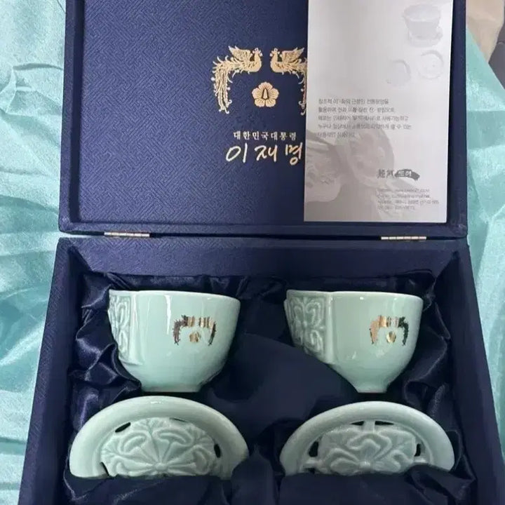 [BUNJANG] Cheong Wa Dae (Presidential) Lee Jae Myung Phoenix Pattern Tea Cup Set (Unused, Full Box) / [희귀템/소장각] 청와대 이재명대통령 봉황무늬 찻잔세트 (미사용 풀박스)