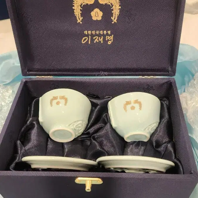 [BUNJANG] Cheong Wa Dae (Presidential) Lee Jae Myung Phoenix Pattern Tea Cup Set (Unused, Full Box) / [희귀템/소장각] 청와대 이재명대통령 봉황무늬 찻잔세트 (미사용 풀박스)