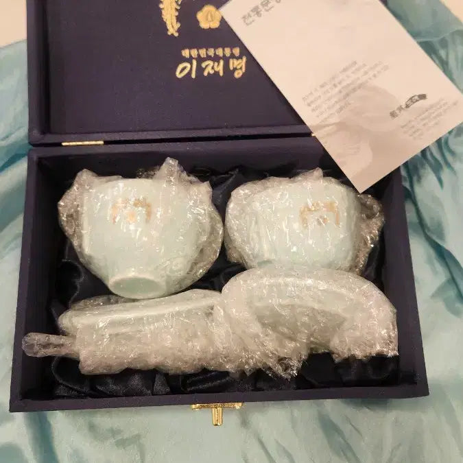 [BUNJANG] Cheong Wa Dae (Presidential) Lee Jae Myung Phoenix Pattern Tea Cup Set (Unused, Full Box) / [희귀템/소장각] 청와대 이재명대통령 봉황무늬 찻잔세트 (미사용 풀박스)