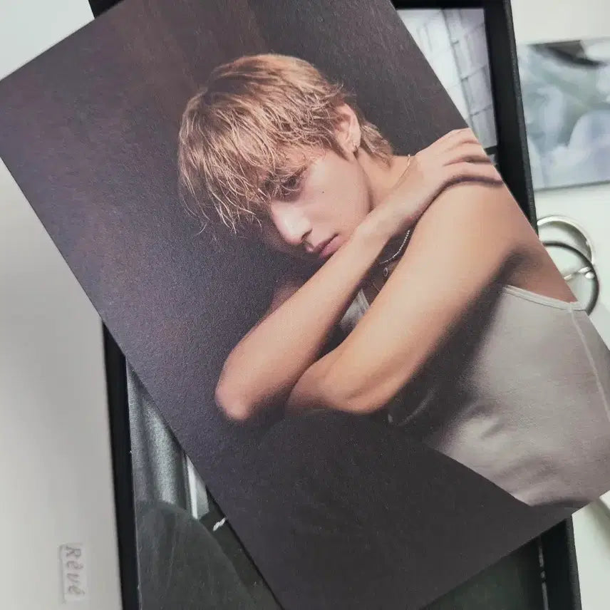 [BUNJANG] BTS V Taehyung Reve Postcard Book + Magnet + Keyring / BTS 뷔  태형 Reve 엽서북 + 마그넷 + 키링