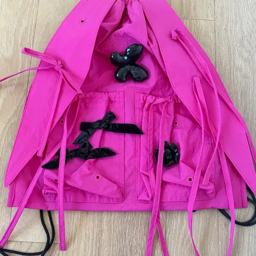 [BUNJANG] NewJeans x LINE FRIENDS Celin String Bag Pink / 뉴진스 꼴레 스트링백 핑크 가방 나비 가방 패딩 스티콘