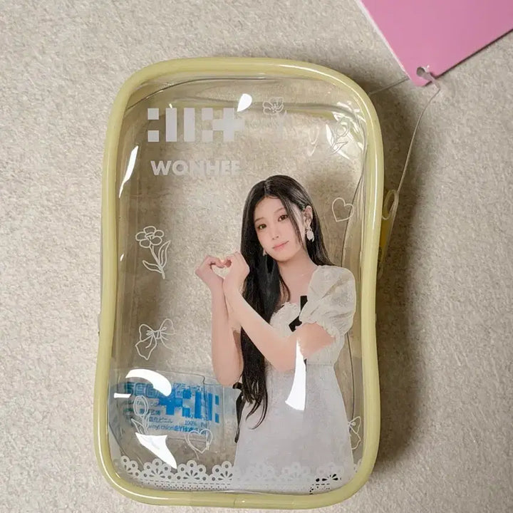 [BUNJANG] ILLIT Wonhee Japan Limited Sega Mini Pouch / 아일릿 원희 일본 한정 굿즈 sega 미니 파우치 ㅅㅊ앨범 포카
