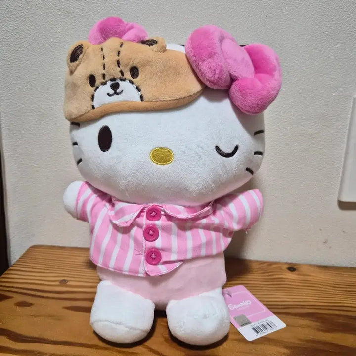 [BUNJANG] Hello Kitty Pajamas Plush Doll / 헬로키티 잠옷 봉제인형 (새상품)