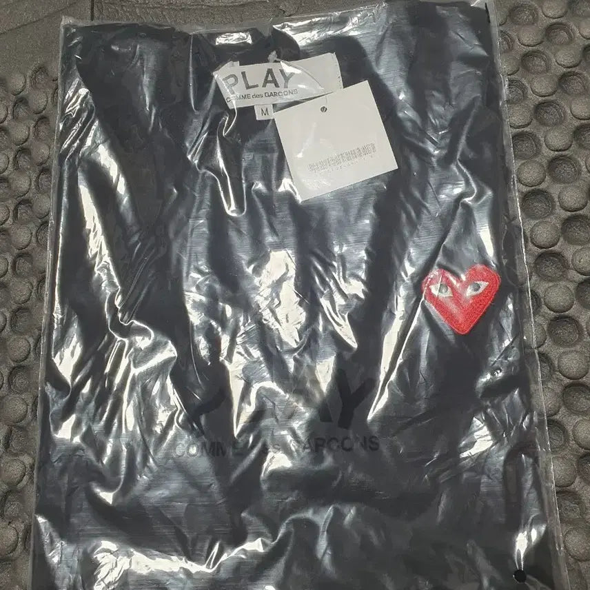 [BUNJANG] Comme des Garçons PLAY Black T-Shirt (M) / 꼼데가르송 플레이 검정 반팔티 M