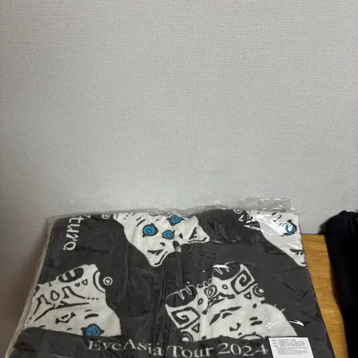 [BUNJANG] Eve Asia Tour Towel Set / 우타이테 eve 아시아 투어타월 2종 일괄