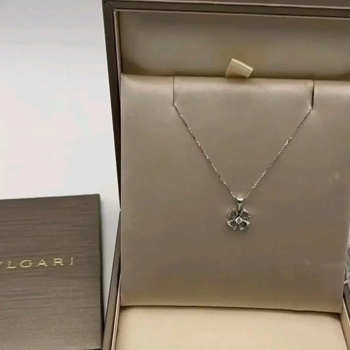 [BUNJANG] Bvlgari Flower Diamond Necklace Full Box / 불가리 플라워 다이아몬드 목걸이 풀박스