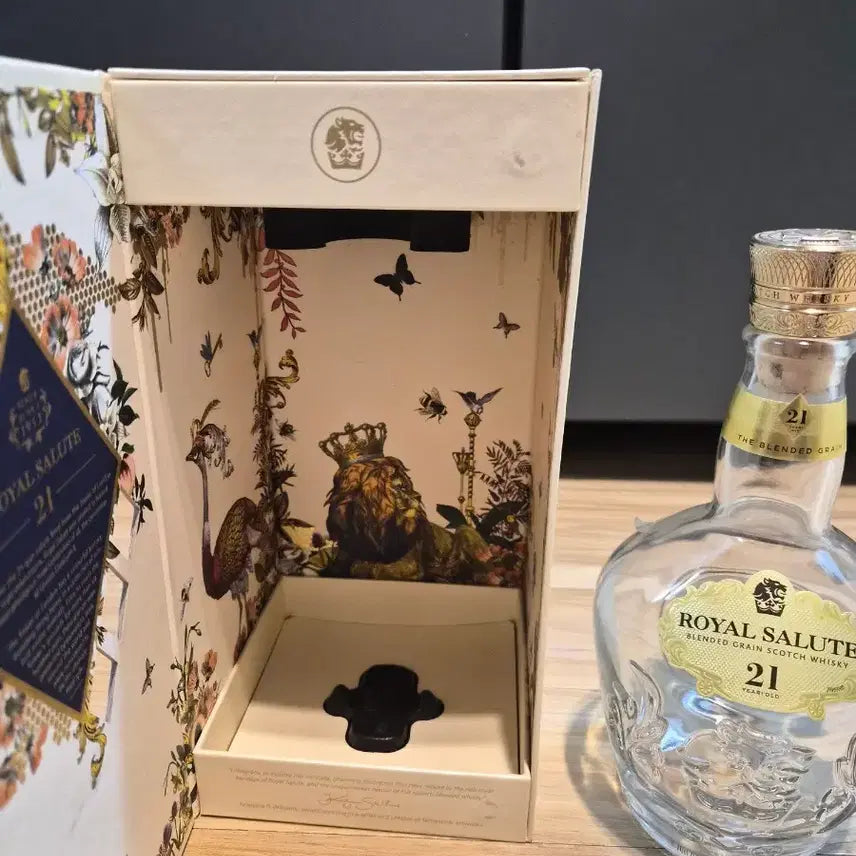 [BUNJANG] Royal Salute 21 Year Old Blended Grain Whisky Empty Bottle / 로얄살루트 21년산 블렌디드 그레인 위스키 공병입니다