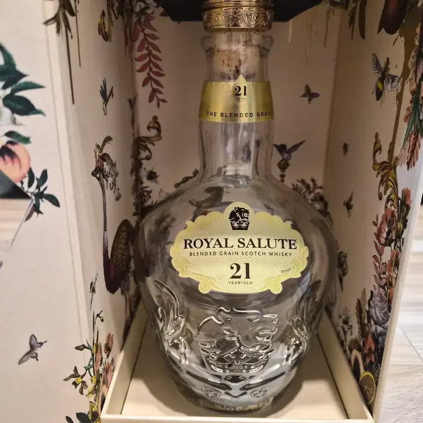 [BUNJANG] Royal Salute 21 Year Old Blended Grain Whisky Empty Bottle / 로얄살루트 21년산 블렌디드 그레인 위스키 공병입니다