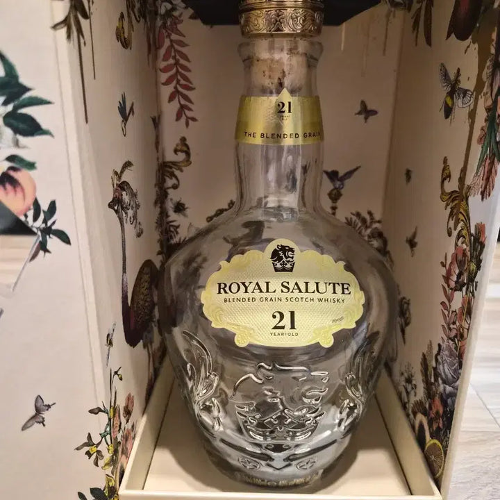 [BUNJANG] Royal Salute 21 Year Old Blended Grain Whisky Empty Bottle / 로얄살루트 21년산 블렌디드 그레인 위스키 공병입니다