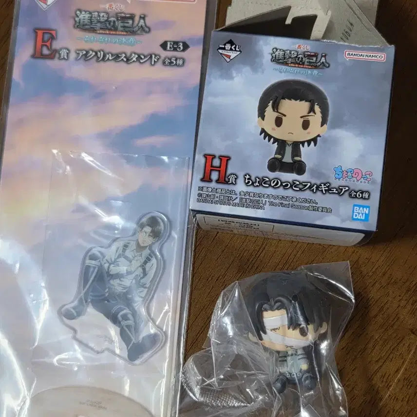[BUNJANG] Attack on Titan Levi Choconoque &amp; Acrylic Figure Set / 리바이 초코노코 + 아크릴 진격거 쿠지