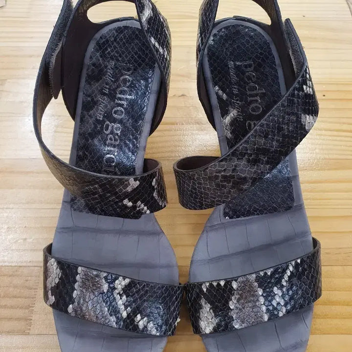 [BUNJANG] Pedro Garcia Python Strap Heeled Sandals Black 38 / [정품] 페드로가르시아 파이톤 스트랩 샌들 힐 블랙 38 (245)