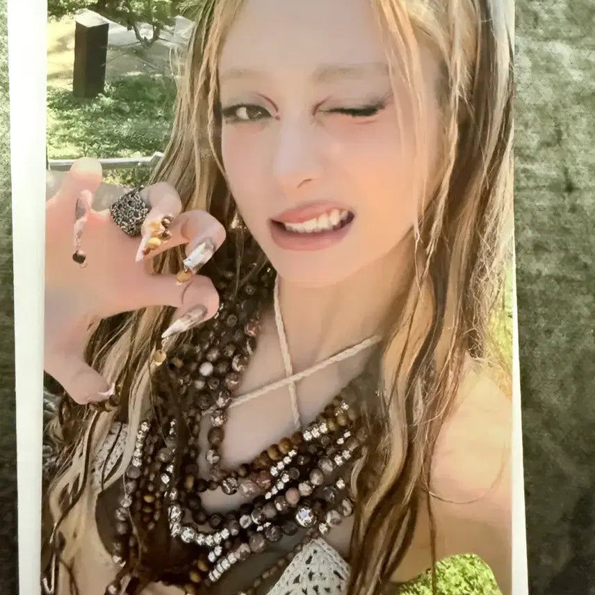 [BUNJANG] LE SSERAFIM Huh Yunjin Photocard / 르세라핌 공방 붐팔라 허윤진포카,스티커,슬로건