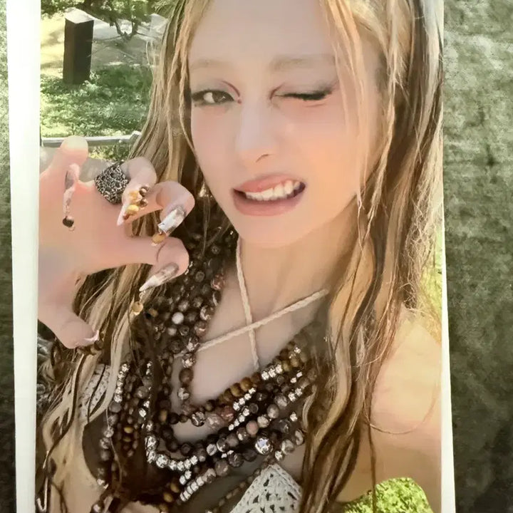 [BUNJANG] LE SSERAFIM Huh Yunjin Photocard / 르세라핌 공방 붐팔라 허윤진포카,스티커,슬로건