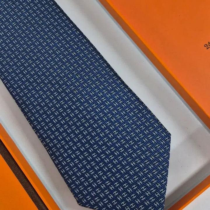 [BUNJANG] Hermes H Pattern Silk Tie (Navy) / 에르메스 HERMES H 패턴 실크 넥타이(네이비)