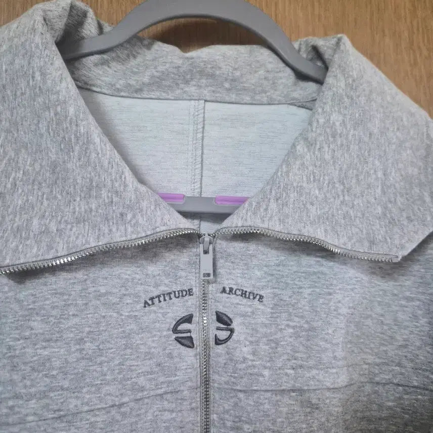 [BUNJANG] Archive Embroidery Zip-Up Cropped T-Shirt / 시스템 크롭티