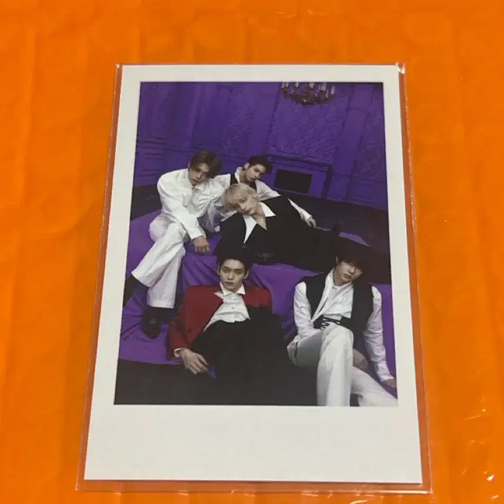 [BUNJANG] TXT TOMORROW X TOGETHER Group Photocard (The Name Chapter: Temptation) / TXT 투바투 단체 포카 1장