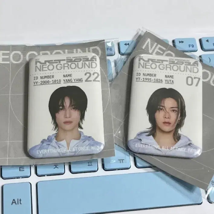[BUNJANG] NCT 10th Anniversary Popup Metal Badge Yangyang, Yuta / 원가이하양도)엔시티 10주년 팝업 매탈뱃지 양양, 유타 nct neo