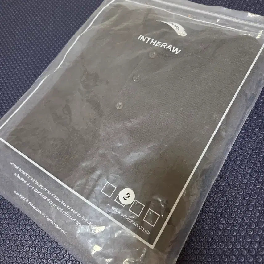 [BUNJANG] Pyeonma Henry Neck Short Sleeve Knit Charcoal / 편마 헨리넥 신상 반팔니트 (1회 착용)